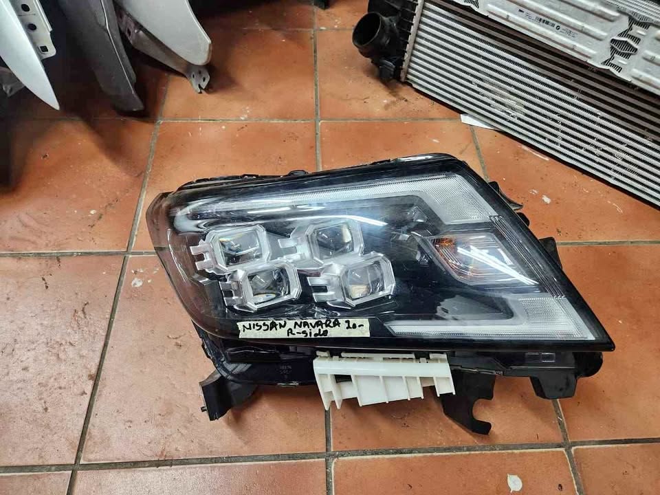 Nissan Navara headlight for sale - Private Seller Nissan Navara headlight for sale - Private Seller