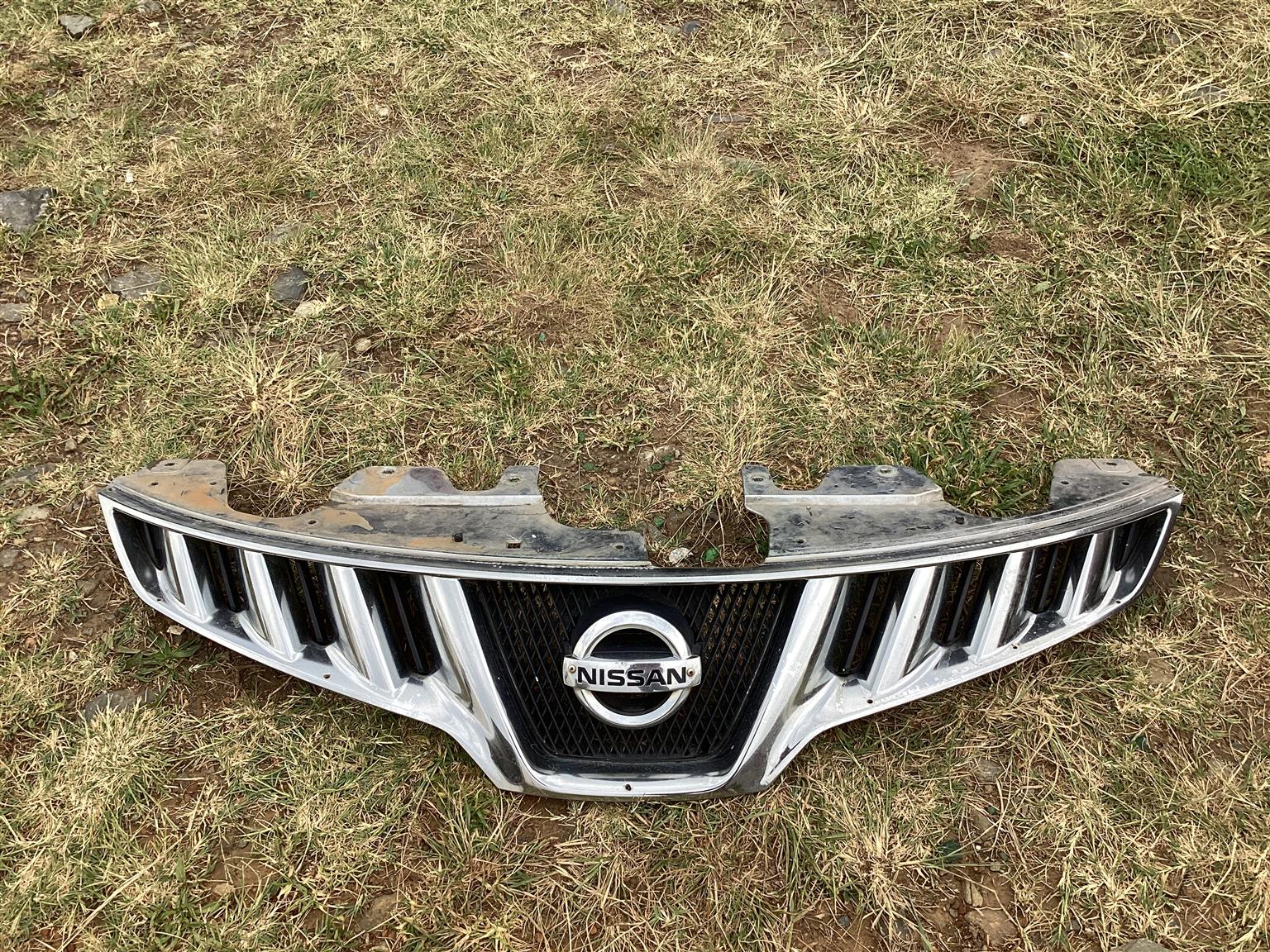Nissan Murano front grille - Private Seller Nissan Murano front grille - Private Seller