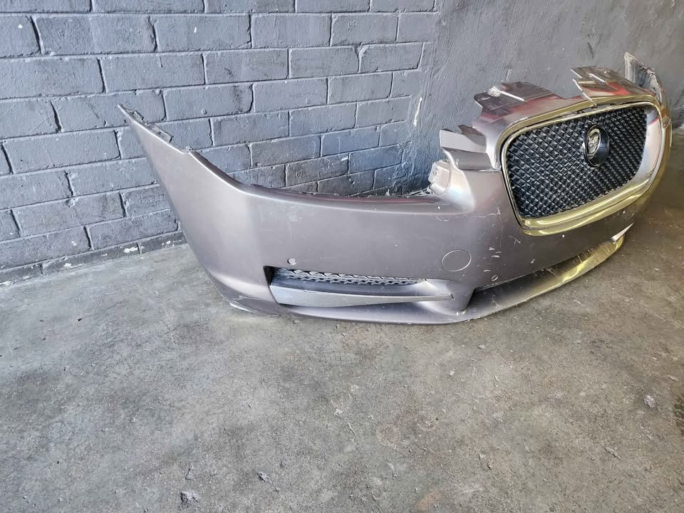 JAGUAR XF FRONT BUMPER 08-11 - Private Seller