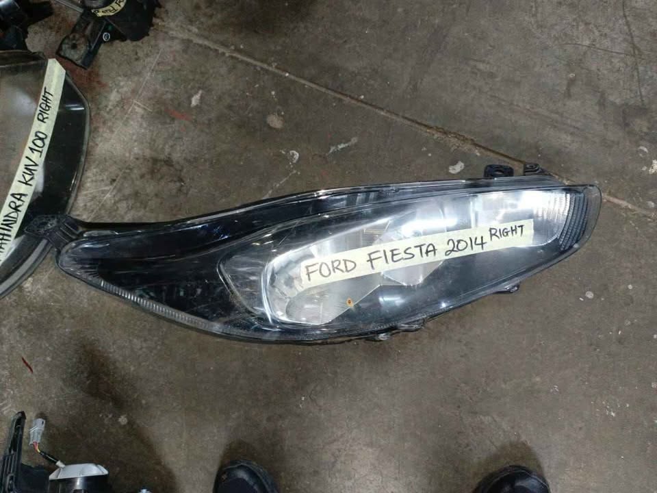 2014 FORD FIESTA HEADLIGHT - Private Seller 2014 FORD FIESTA HEADLIGHT - Private Seller