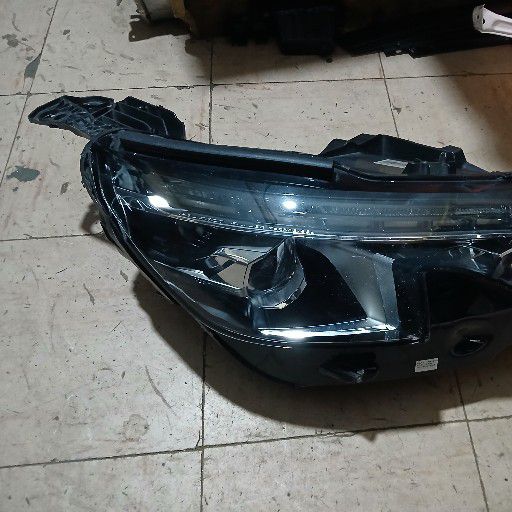 peugeot 3008 headlight - Private Seller