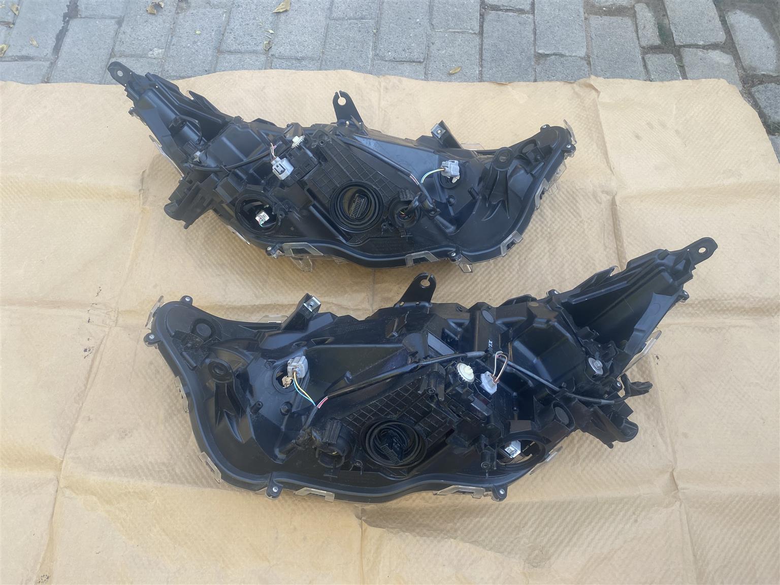 2024 TOYOTA RAV4 FULL LED HEADLIGHTS FOR SALE. IN PRISTINE CONDITION