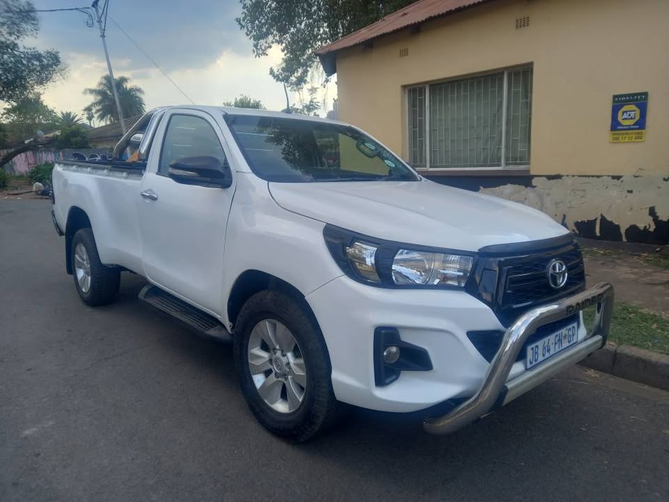 2017 Toyota Hilux single cab 2.4 GD6 SRX High Raider Diesel, Manual, White, 141000kms