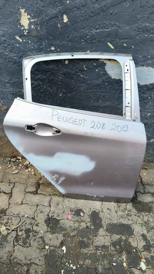 Peugeot 208 right back door  2012 - Private Seller