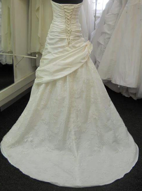 WEDDING DRESSES FOR HIRE