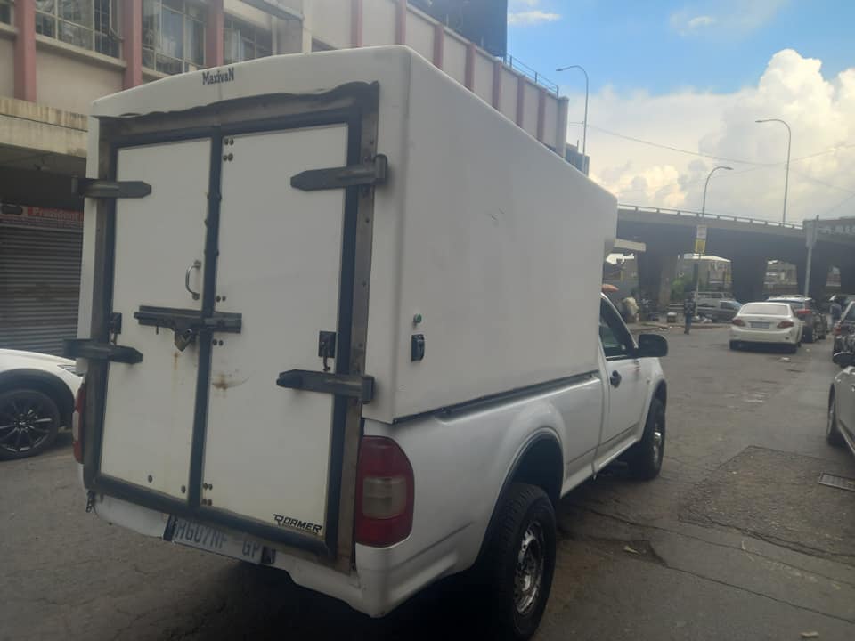 2010 ISUZU KB240 PETROL, SINGLE CAB, WHITE COLOUR, MILEAGE 165000KM