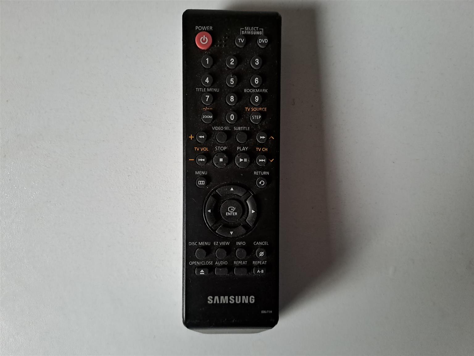 SAMSUNG Remote Control. Model 00071H . In working condition. SAMSUNG Remote Control. Model 00071H . In working condition.