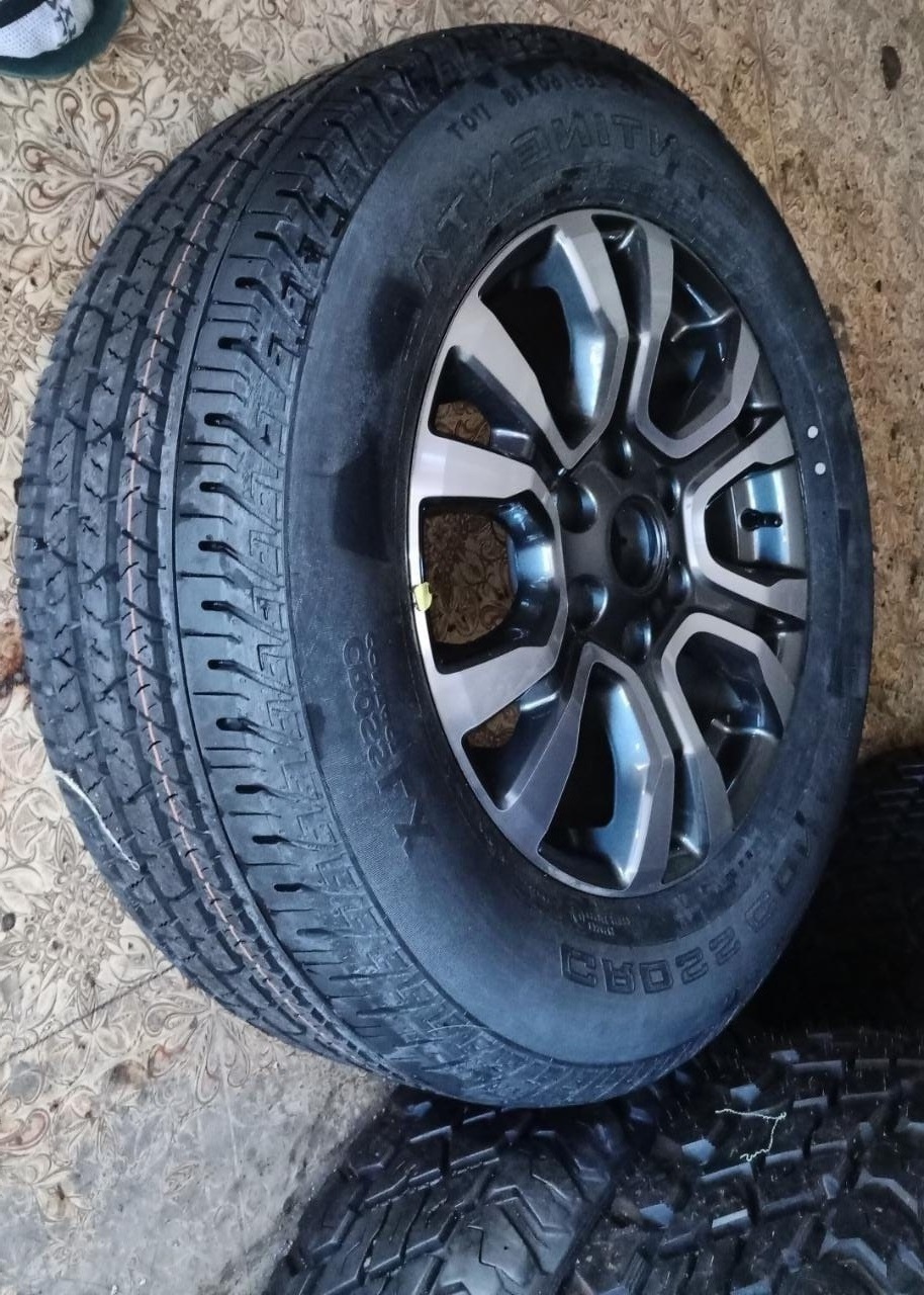 18 inch Ford Ranger Wildtrack original mag with brand new 265/60/18 Continental - Private Seller 18 inch Ford Ranger Wildtrack original mag with brand new 265/60/18 Continental - Private Seller