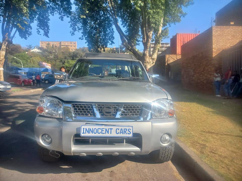 2010 NISSAN NP300 BAKKIE DOUBLE CAB 2.0 PETROL, MANUAL, SILVER COLOR, MILEAGE 160000KM
