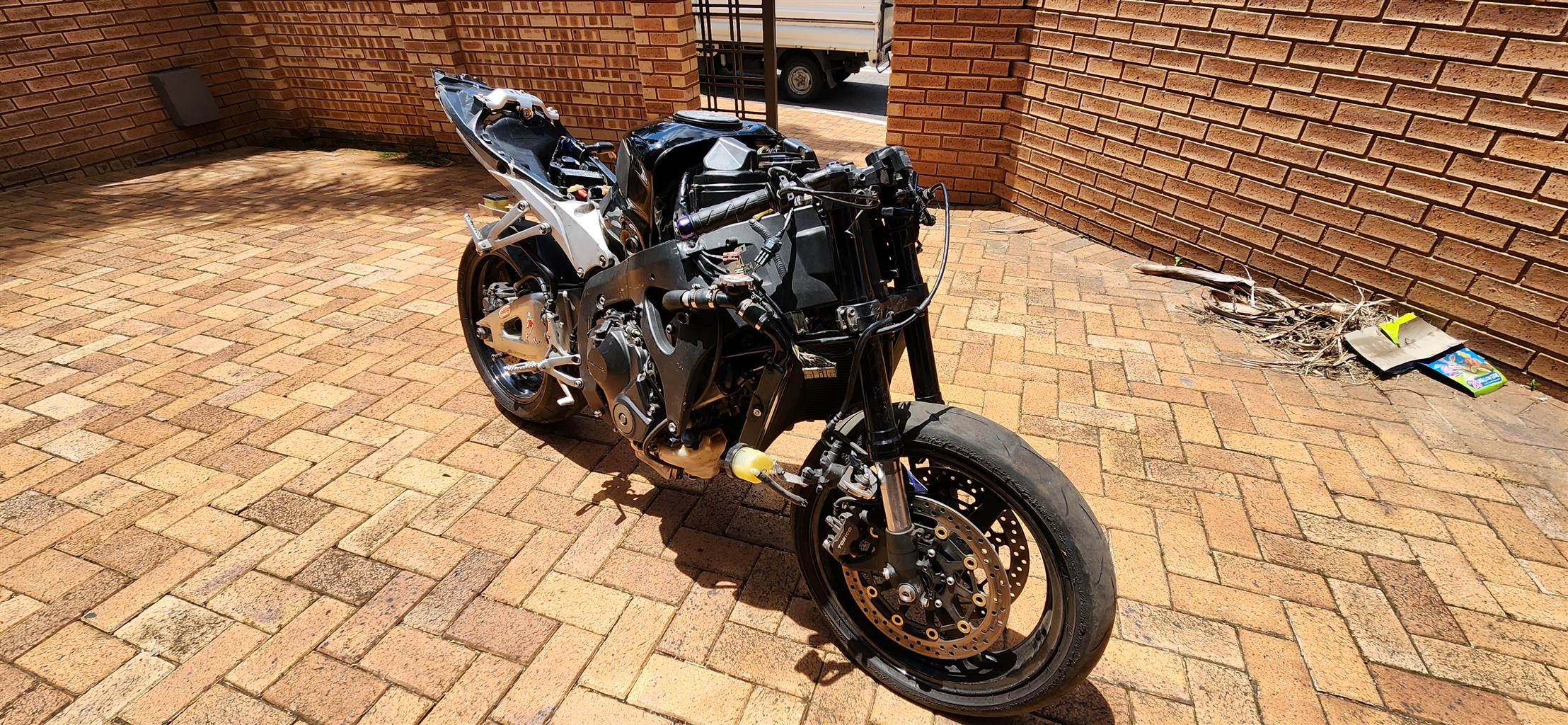 Crashed 2011 Honda CBR600RR stripping for spares
