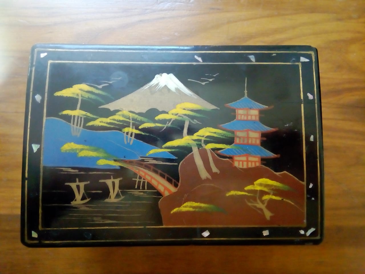 1950s VINTAGE BLACK LACQUERED JAPANESE MUSIC BOX FOR SALE 1950s VINTAGE BLACK LACQUERED JAPANESE MUSIC BOX FOR SALE