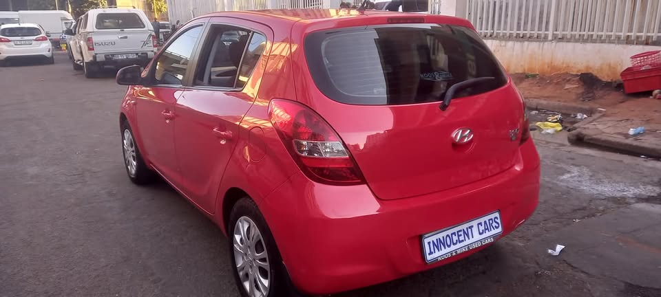 2013 HYUNDAI i20 1.4 ENGINE HATCHBACK, MANUAL RED COLOUR, 82000KM USED EXCELLENT DRIVE