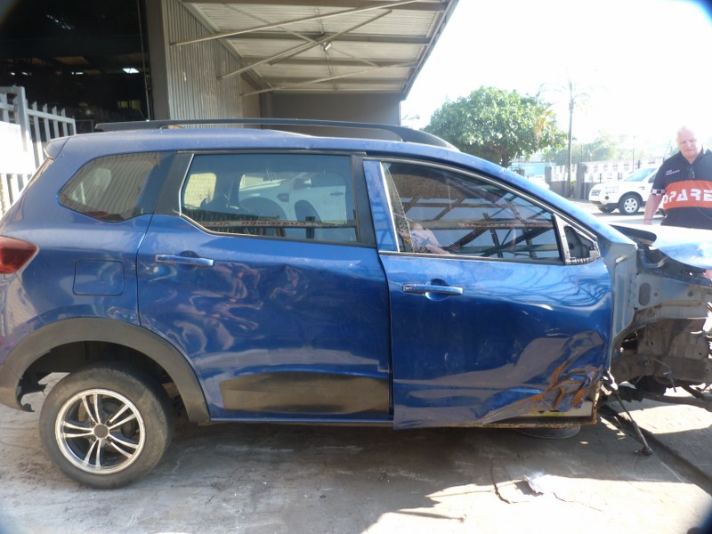 Renault Triber 1.0 Manual Navy Blue - 2020 STRIPPING FOR SPARES - Private Seller Renault Triber 1.0 Manual Navy Blue - 2020 STRIPPING FOR SPARES - Private Seller