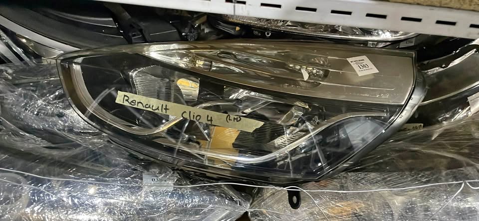 Renault Clio 4 headlight - Private Seller Renault Clio 4 headlight - Private Seller