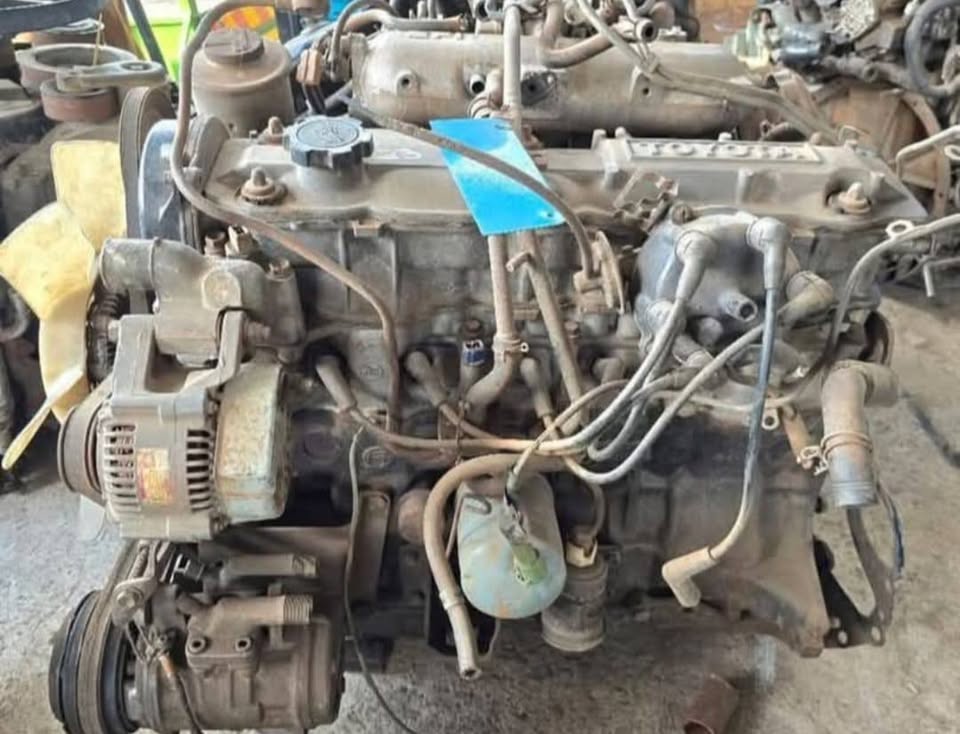 Toyota crassida eng code 1G 2.0L engine for sale WhatsApp or cell