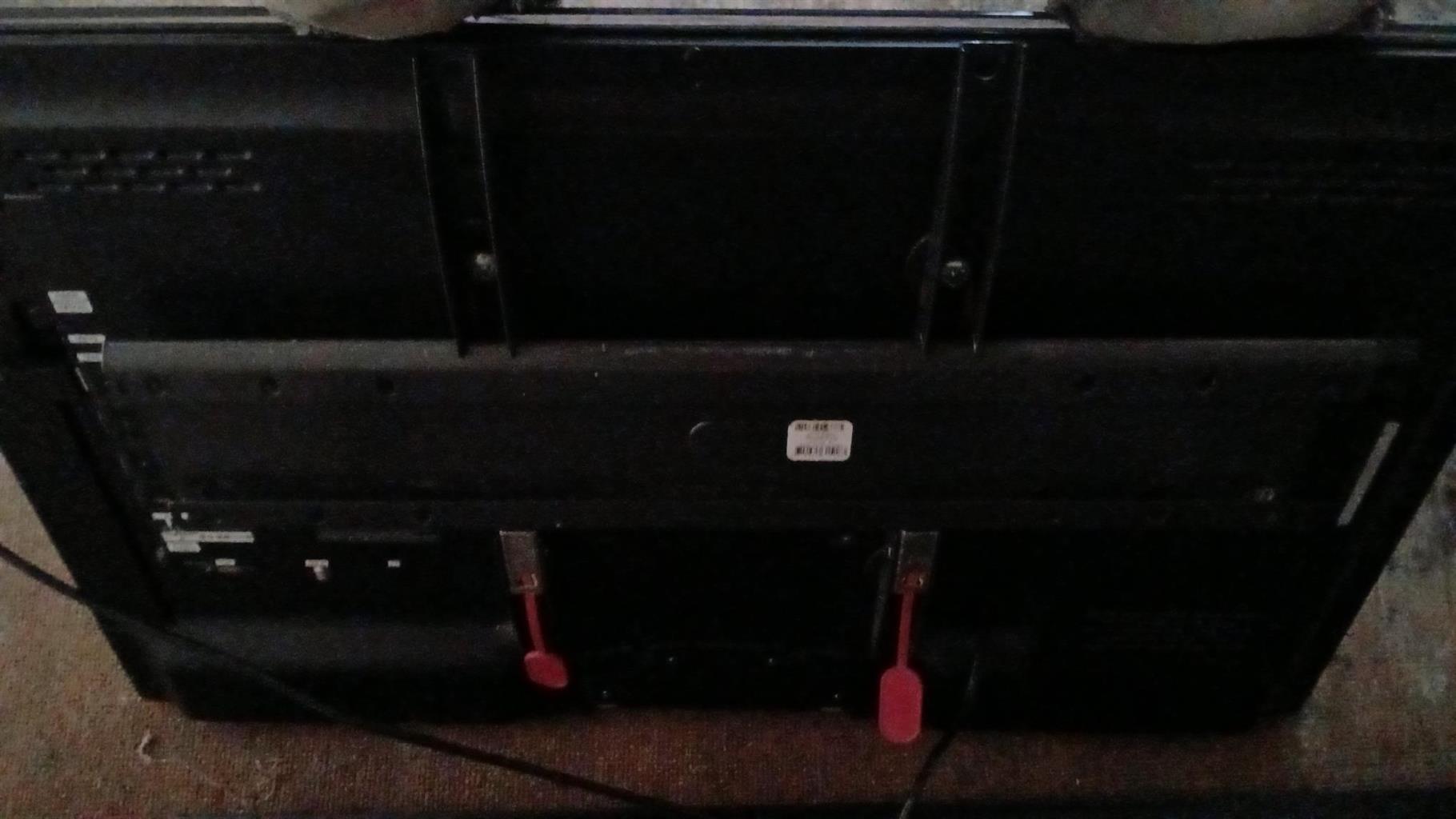 SAMSUNG 32" TV. Model UA32D4000N