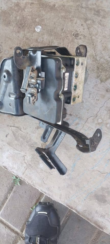 Audi A4 B7 2.0 ABS Pump