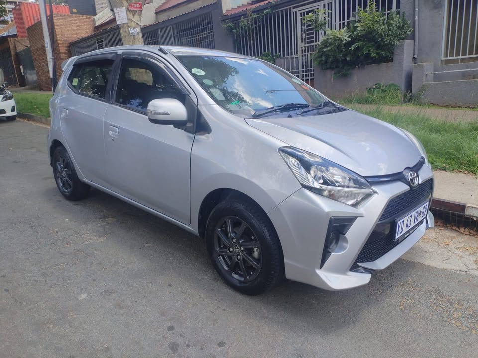 2021 TOYOTA Agya 1.0 Petrol, MANUAL TRANSMISSION Silver in colour, mileage