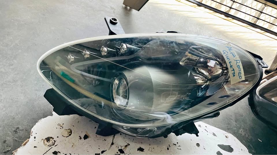 Alfa Romeo Giulietta headlight - Private Seller Alfa Romeo Giulietta headlight - Private Seller