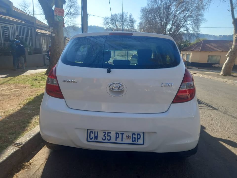 2011 Hyundai i20 1.4 Petrol, Manual, White, 83000kms,