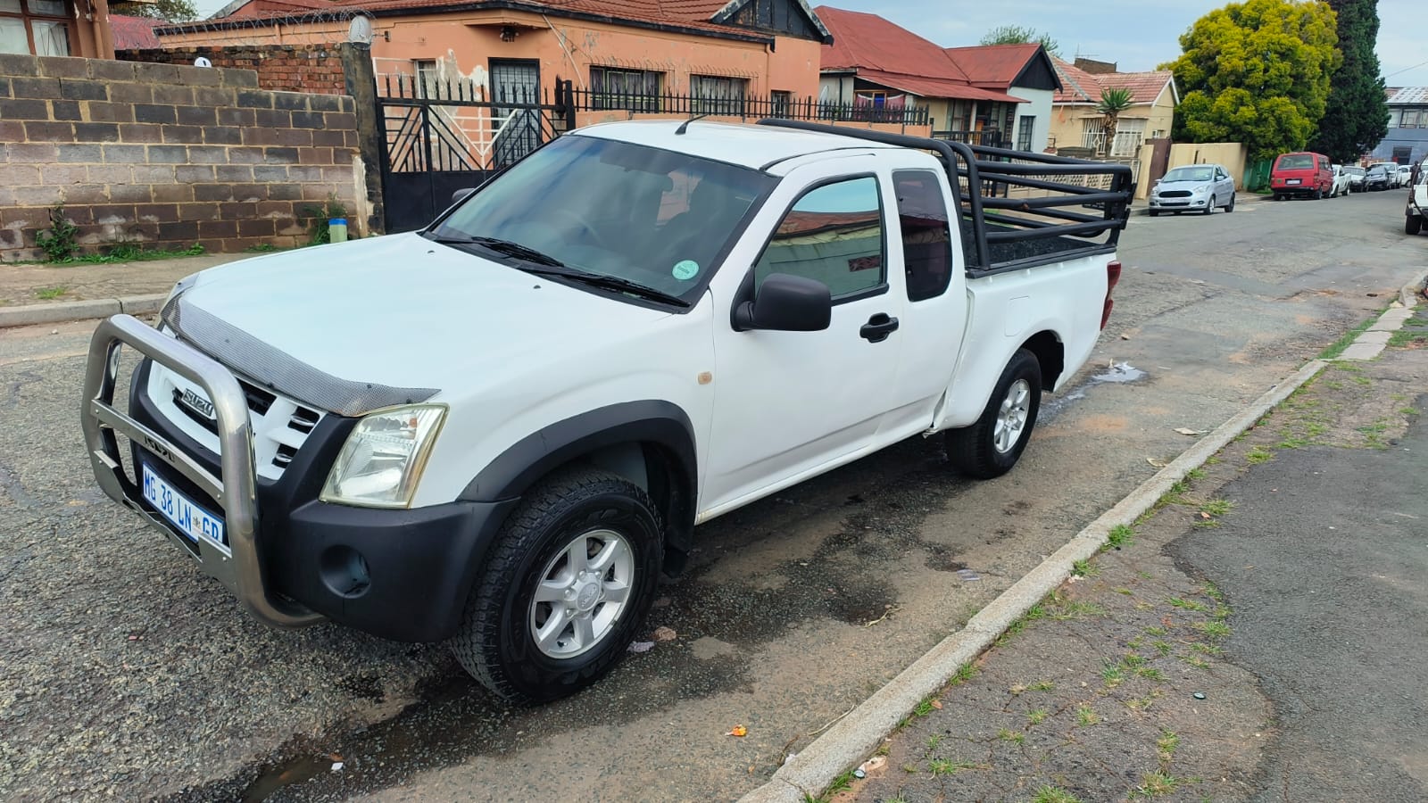 2011 Isuzu KB250 SuperCab Extended Bakkie Manual Fabric Seats Good Ord
