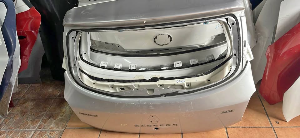 Renault Sandero tailgate - Private Seller Renault Sandero tailgate - Private Seller