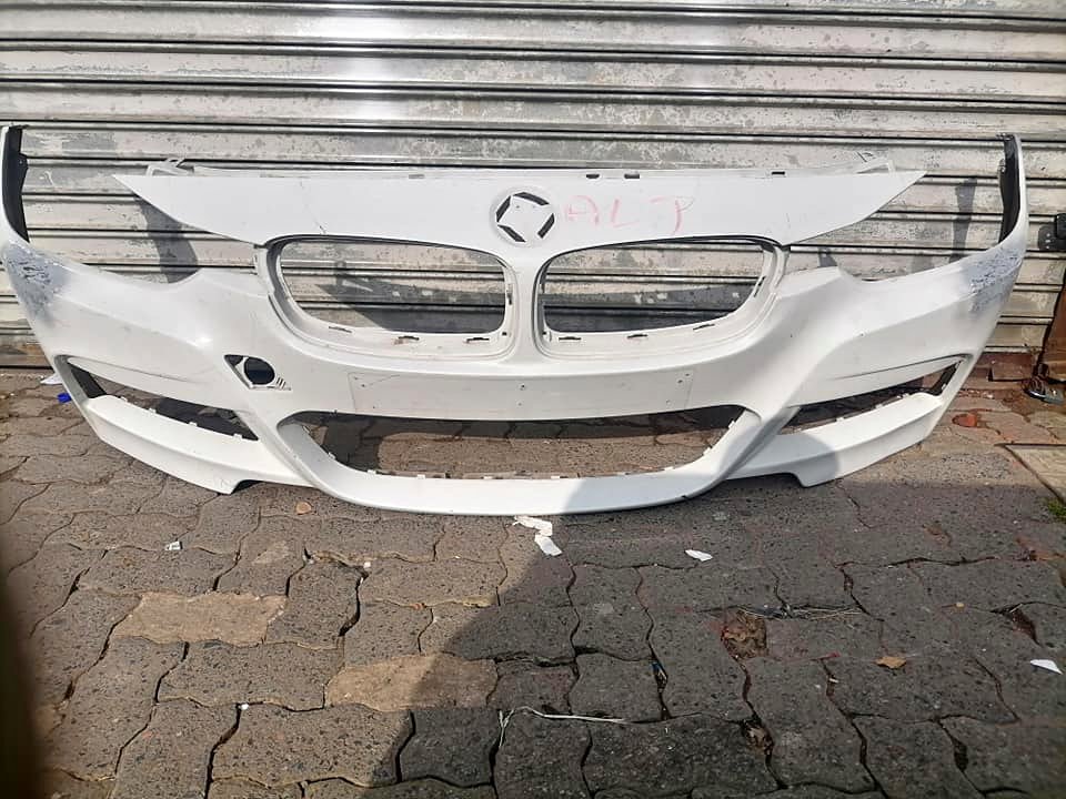 BMW 3-Series F30 white bumper DM or contact number in the description for assistance. - Private Seller BMW 3-Series F30 white bumper DM or contact number in the description for assistance. - Private Seller