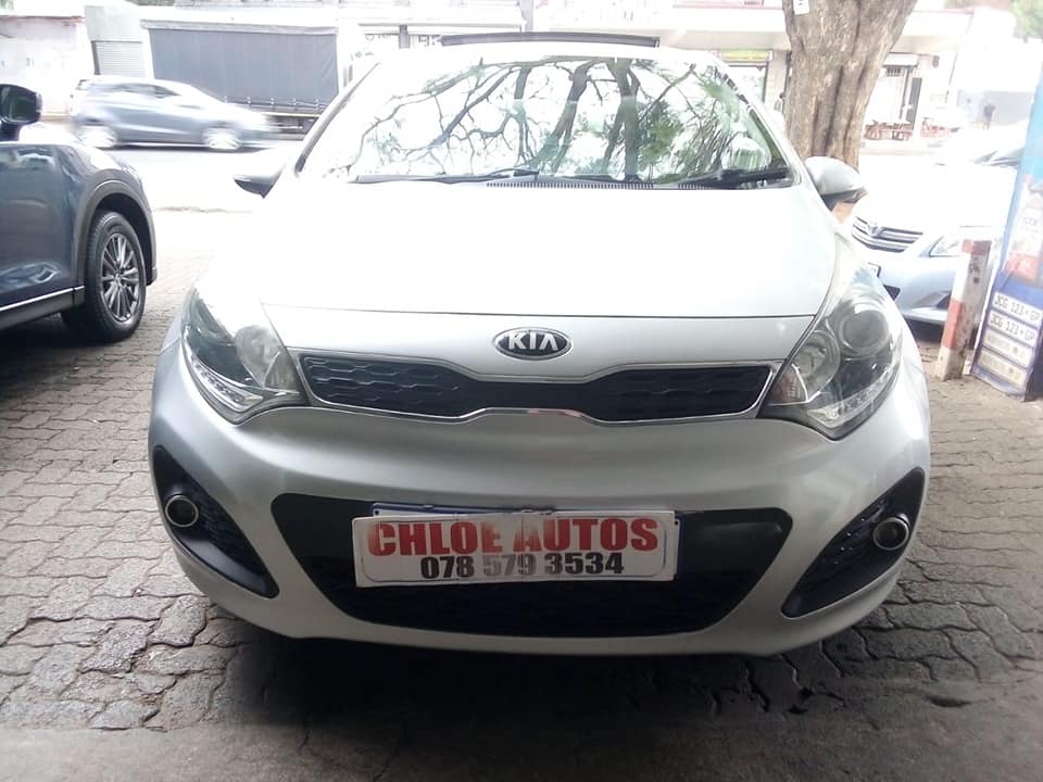 2014 KIA RIO1.4 HATCHBACK  SILVER COLOR  MANUAL PETROL SPAREKEY SERVICE BOOK SUNROOF