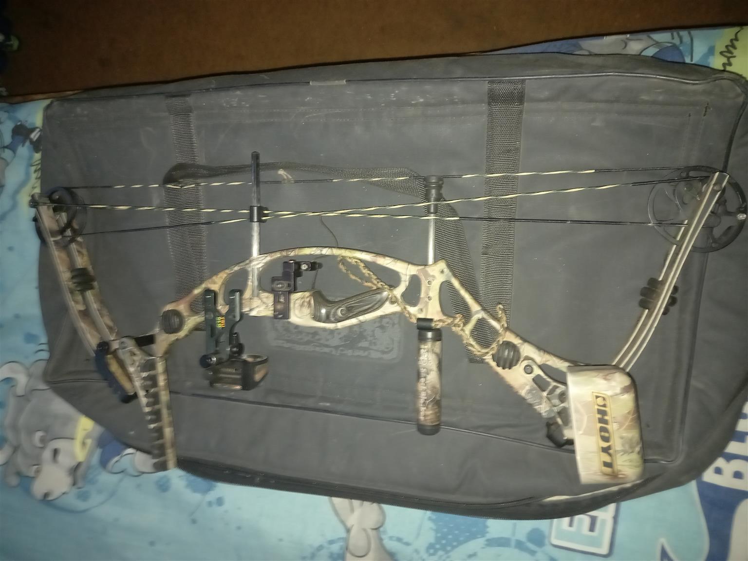 selling my hoyt katera selling because I dont have time to use any more R4000 neg