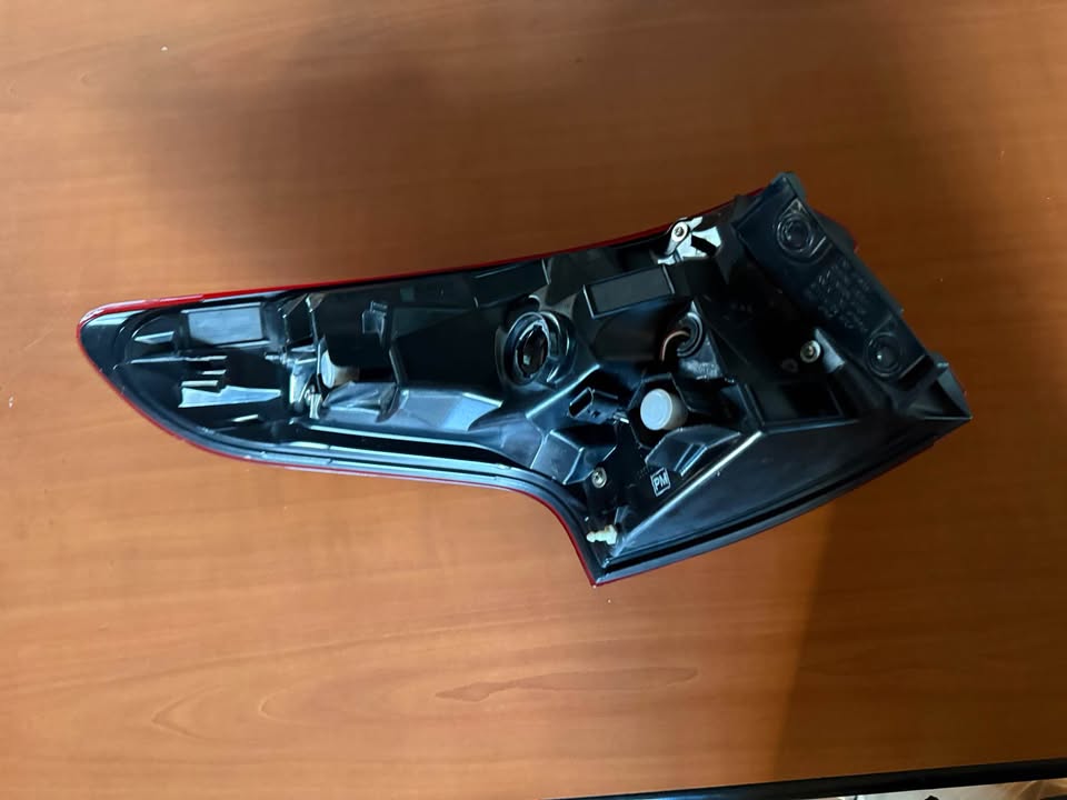 Nissan Qashqai J11 Right Tail Light - Private Seller Nissan Qashqai J11 Right Tail Light - Private Seller