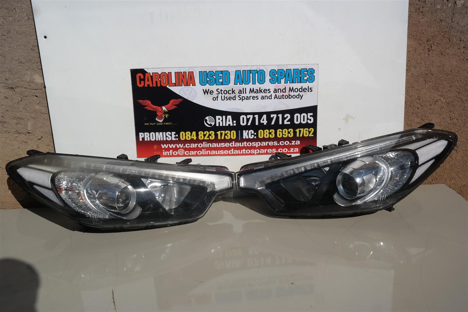 Kia Cerato left and right side halogen headlights - Private Seller Kia Cerato left and right side halogen headlights - Private Seller