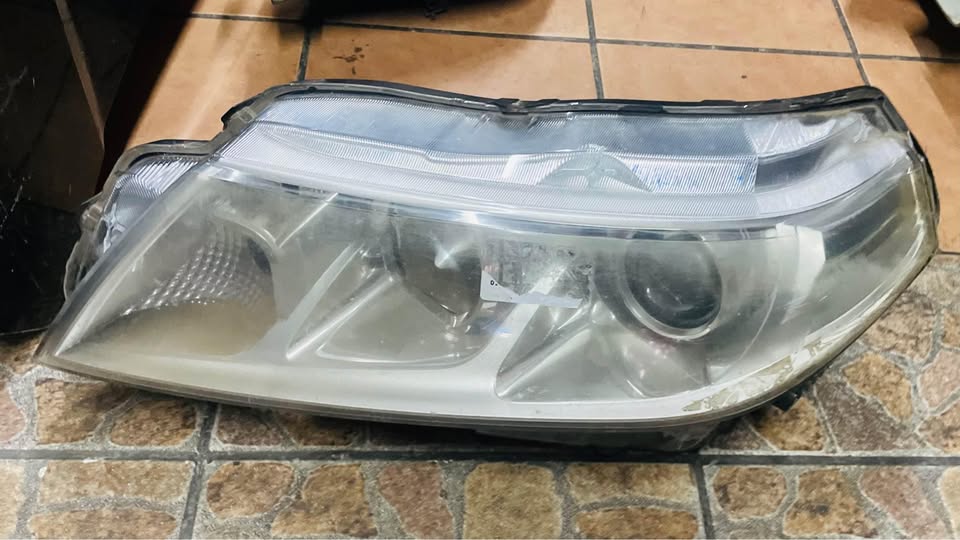 SUZUKI VITARA HEADLIGHT 2015/20 - Private Seller SUZUKI VITARA HEADLIGHT 2015/20 - Private Seller