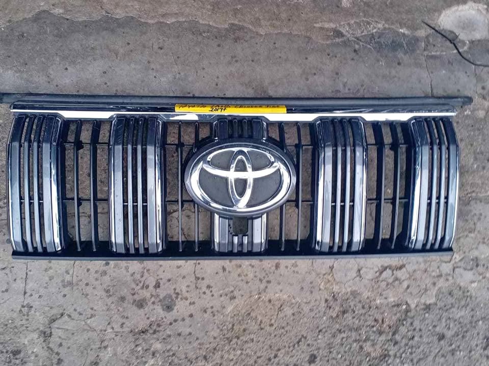 Toyota Land Cruiser Front Grill. Call or DM . - Private Seller Toyota Land Cruiser Front Grill. Call or DM . - Private Seller