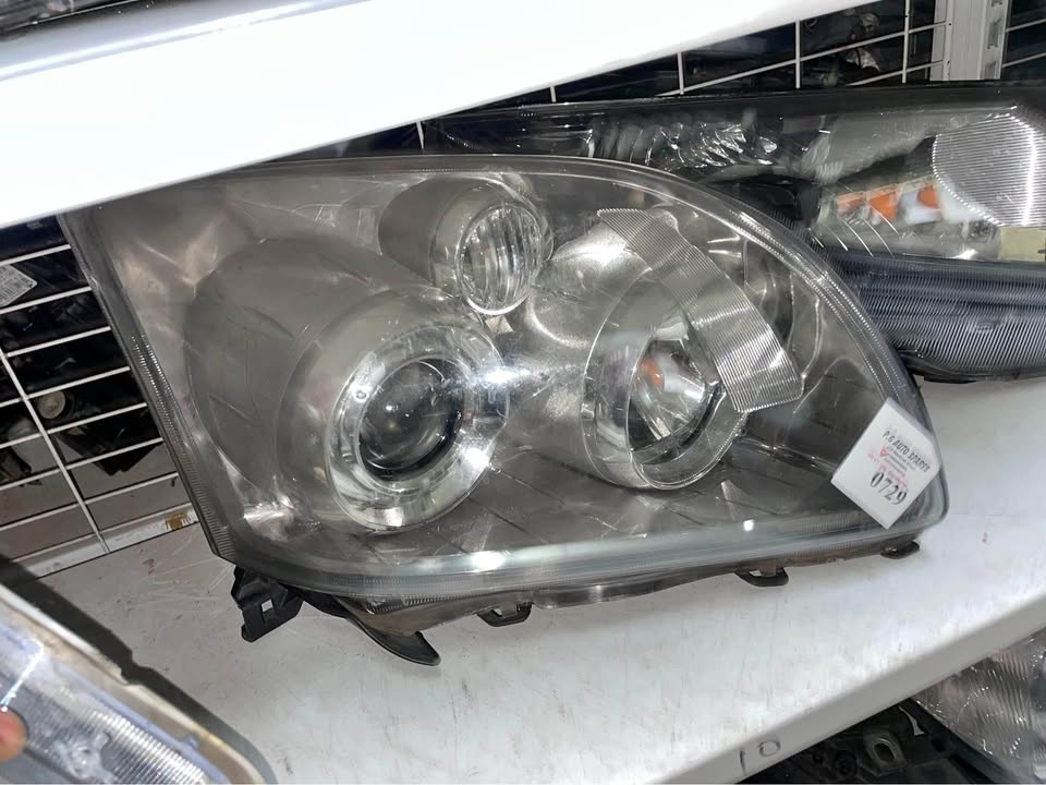 Toyota Avensis headlight - Private Seller Toyota Avensis headlight - Private Seller
