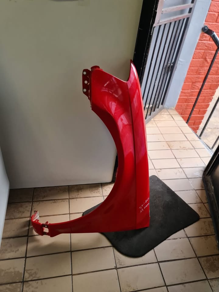 2011 AUDI A3 FENDER LEFTSIDE FOR SALE IN A GOOD CONDITION - Private Seller