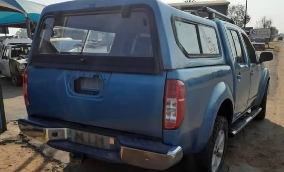 D40 NISSAN NAVARA 4.0 V6 PETROL STRIPPING FOR SPARE/PARTS - Private Seller