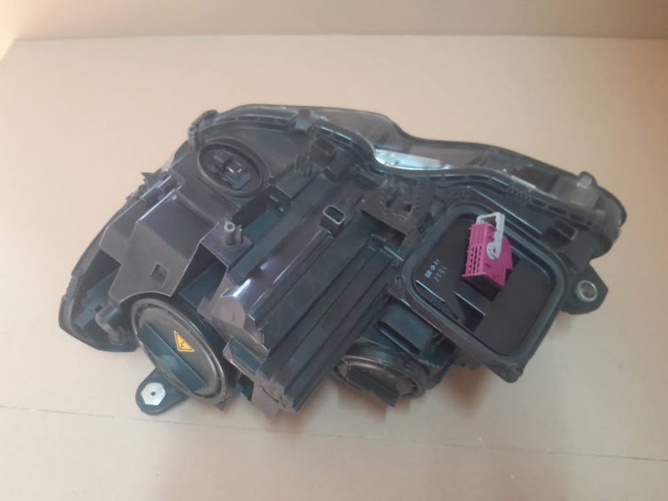 2010-2013 MERCEDES BENZ W204 FACELIFT RIGHT SIDE HEADLIGHT FOR SALE