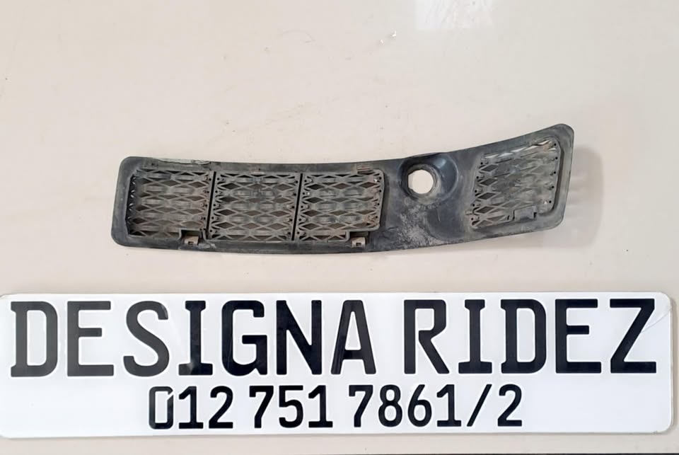 BMW E36 WINDSCREEN WIPER COWLING BRACKETS AVAILABLE - Private Seller BMW E36 WINDSCREEN WIPER COWLING BRACKETS AVAILABLE - Private Seller