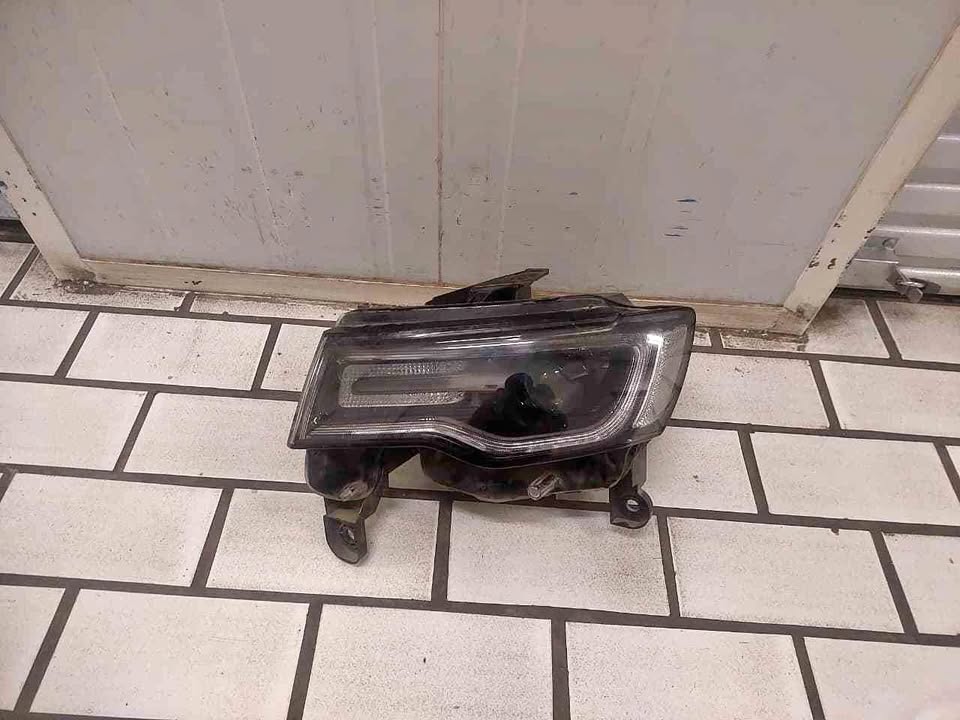 JEEP sherlok headlight left side - Private Seller JEEP sherlok headlight left side - Private Seller