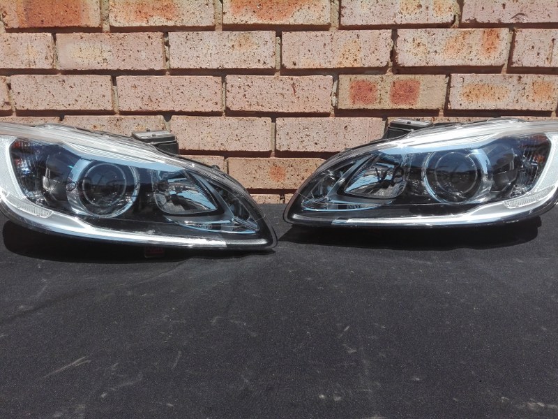 Volvo S60 / V60 Headlight - Private Seller Volvo S60 / V60 Headlight - Private Seller
