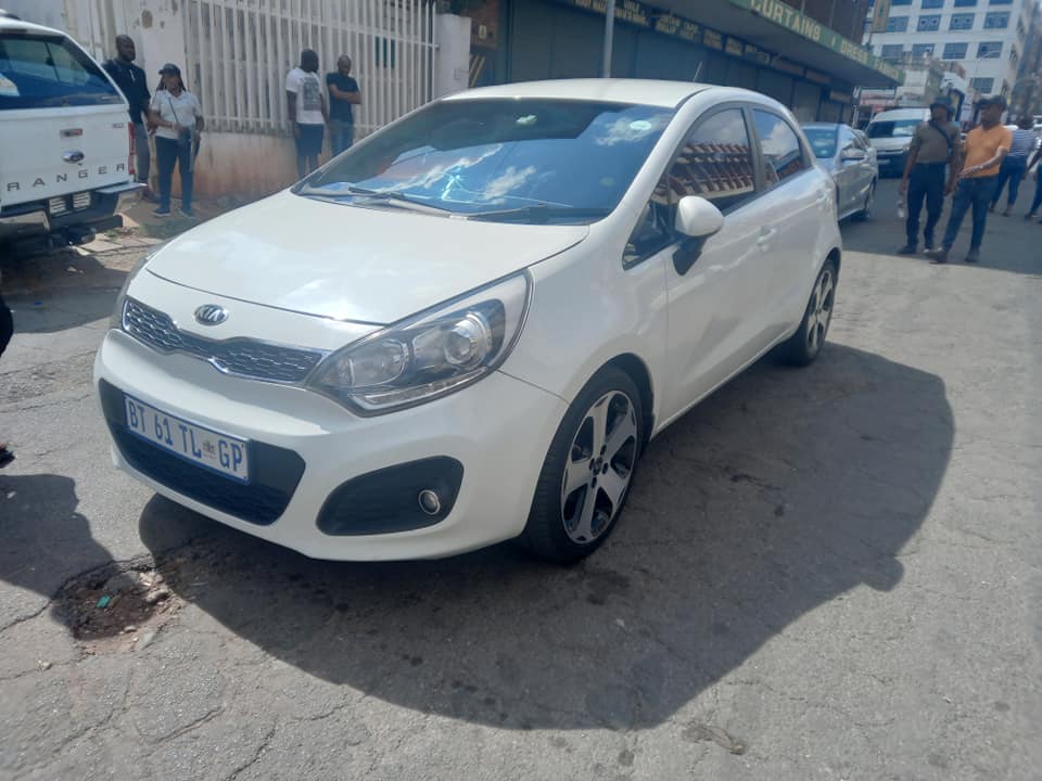 2012 KIA RIO 1.4 PETROL, AUTOMATIC TRANSMISSION, WHITE COLOUR, MILEAGE