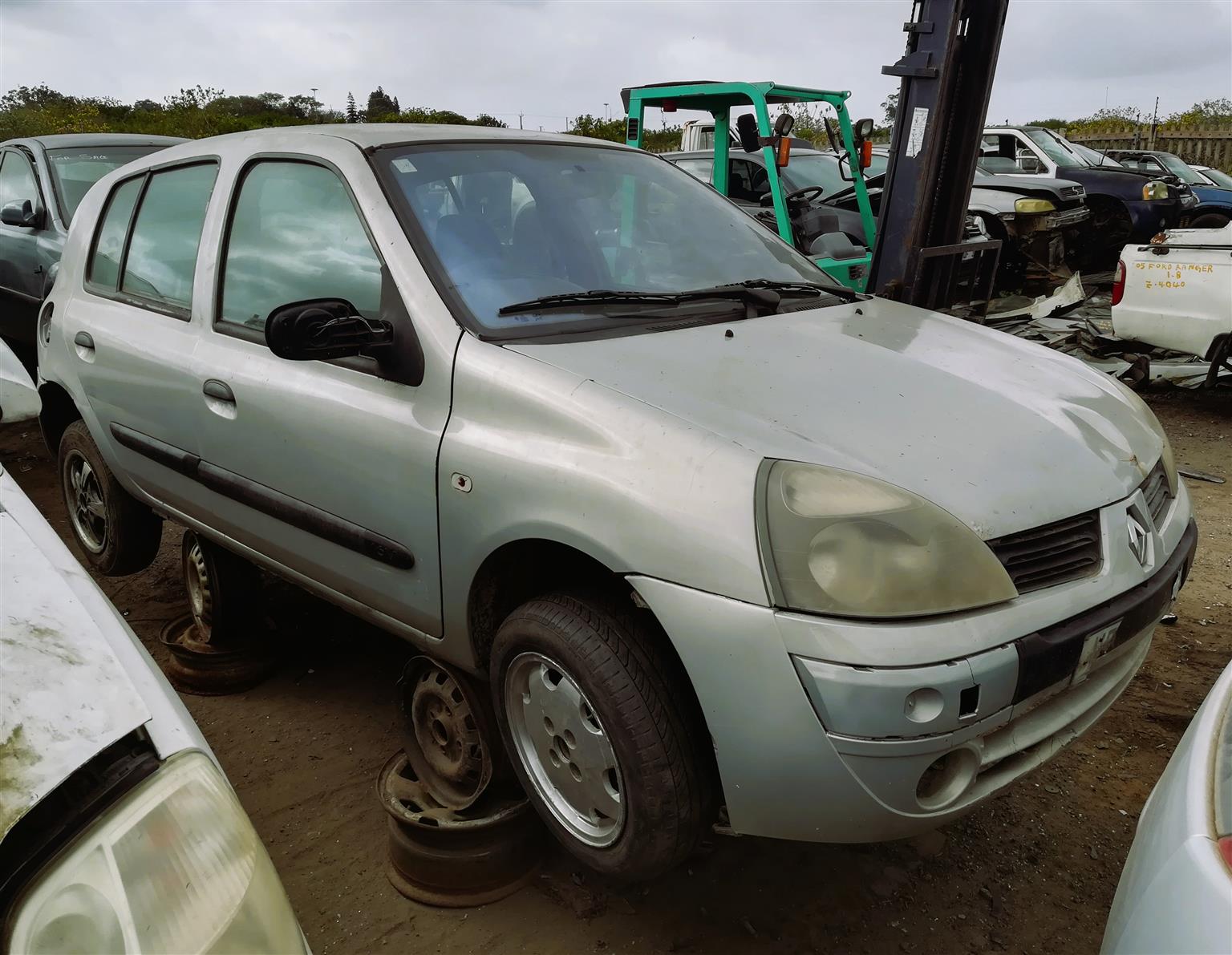 Renault Clio – Stripping for Spares