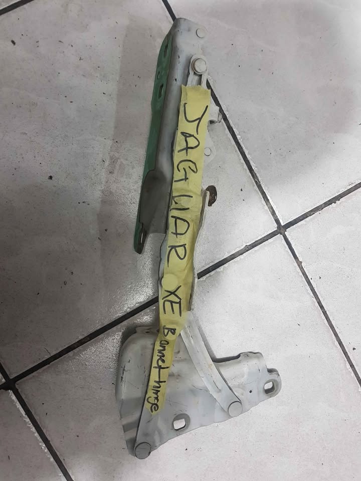 JAGUAR XE  BONNET HINGE - Private Seller