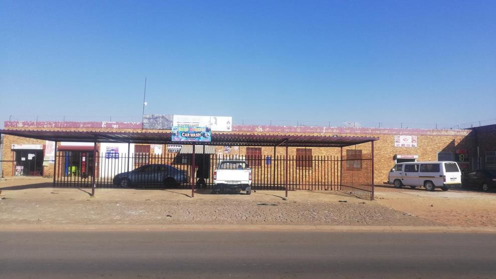 Commercial building in Windmill Park ext8 Boksburg for sale