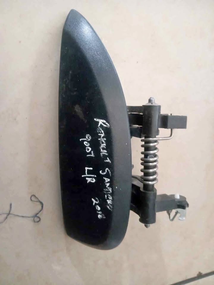 Renault sandero 2018 900t left rear outer door handle - Private Seller Renault sandero 2018 900t left rear outer door handle - Private Seller