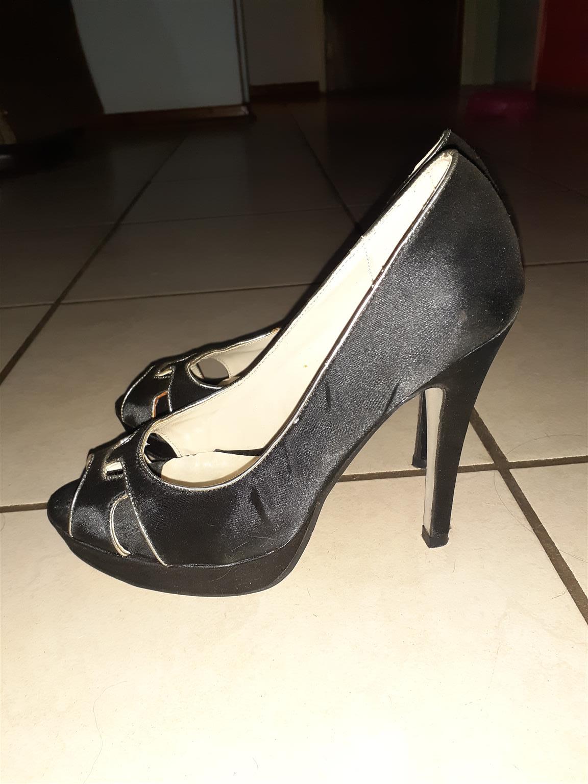 heels size 4