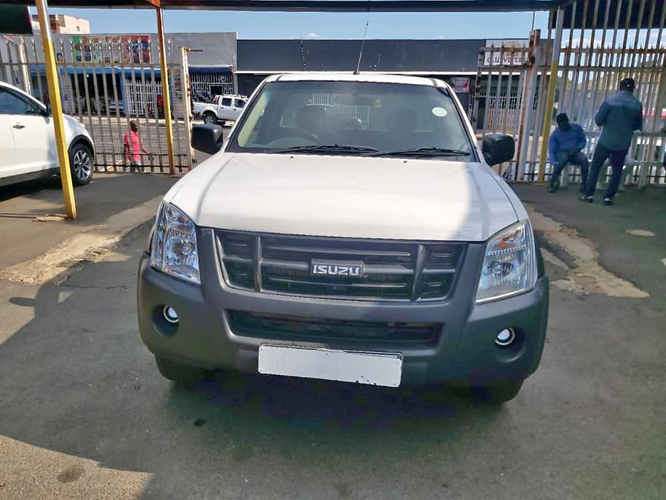 2011 Isuzu KB250 Bakkie Single Cab Low Rider 4×2 leather seat