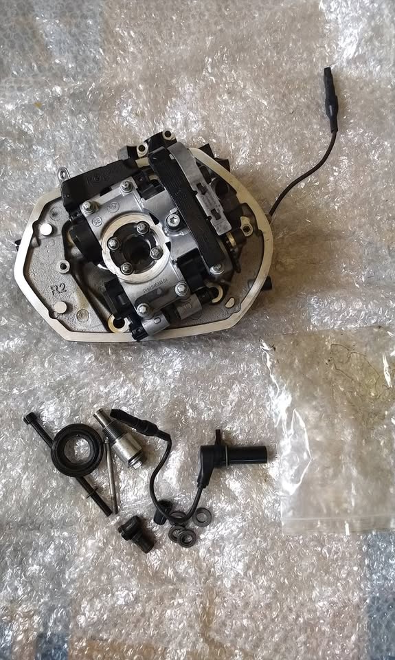BMW GS1200 cylinder HEAD DOHC ( right side)