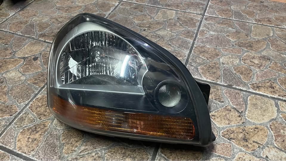 Hyundai Tucson headlight 2006 - Private Seller Hyundai Tucson headlight 2006 - Private Seller