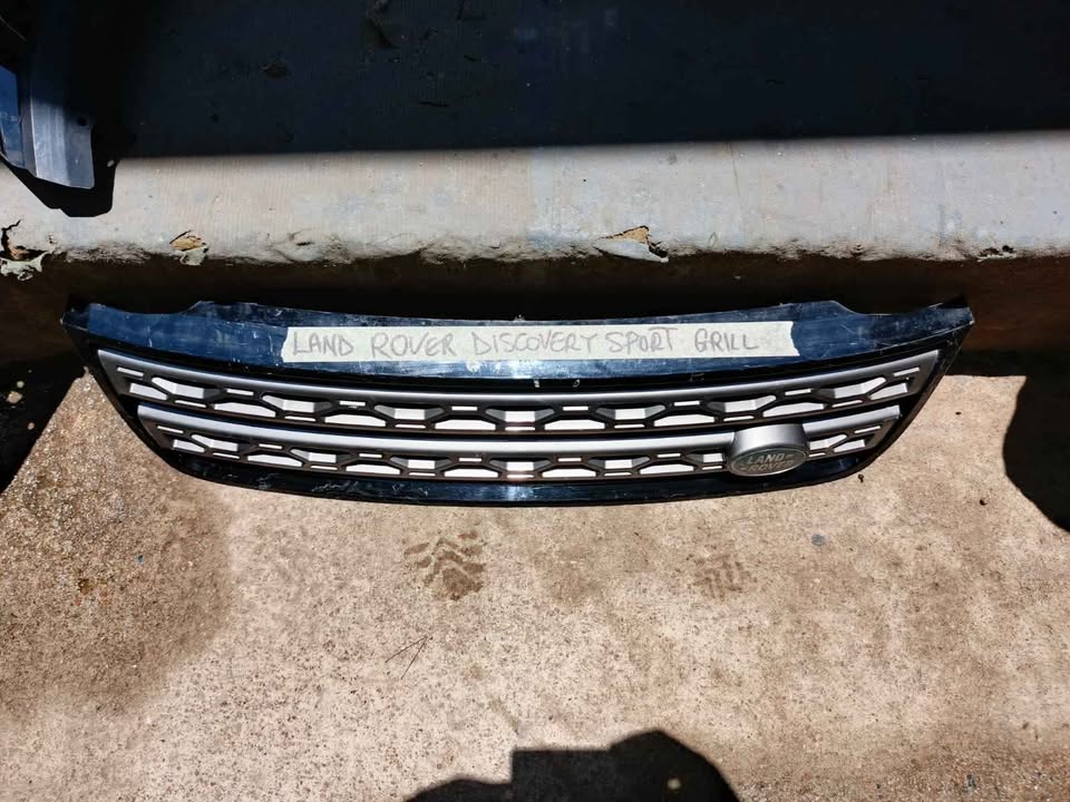 LAND ROVER DISCOVERY SPORT GRILL - Private Seller LAND ROVER DISCOVERY SPORT GRILL - Private Seller